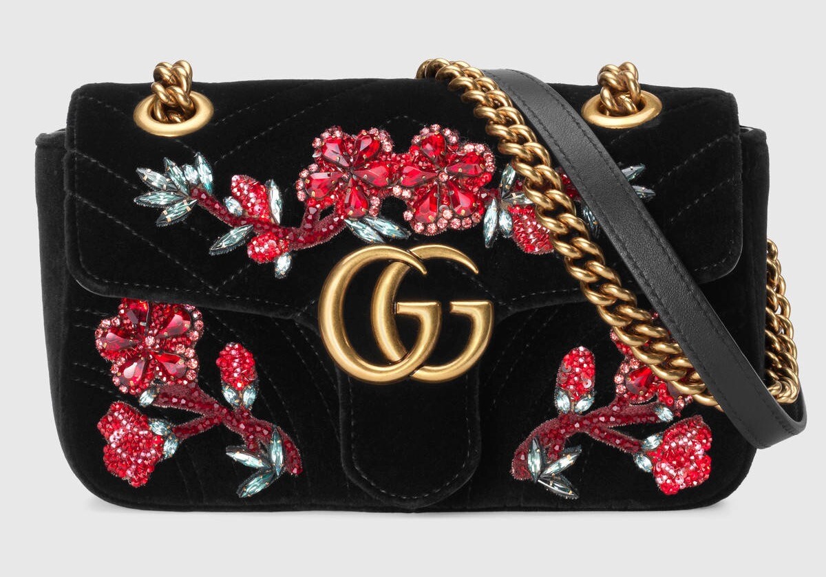 Сумки со. Сумочка гуччи черная. Сумка гуччи черная. Gucci Marmont Floral Bag. Сумка гуччи бархат черная.