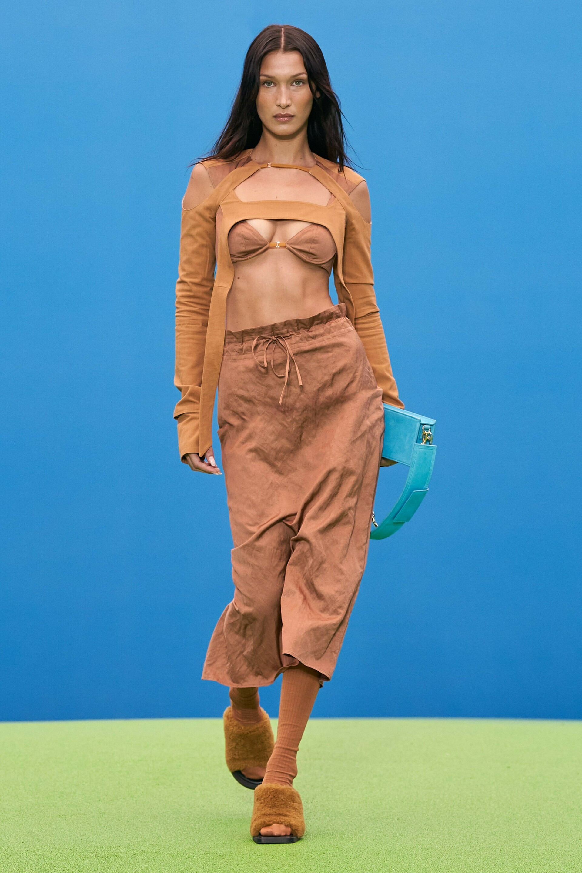 Jacquemus Showcases Revolutionary Seasonless Separates - Voir Fashion